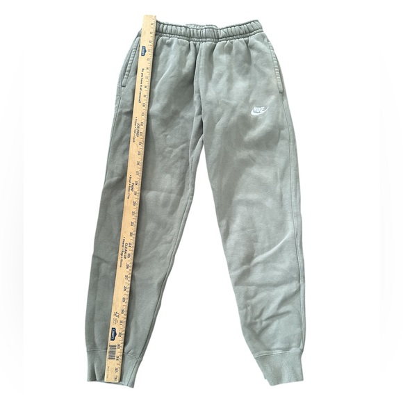 Nike women's grey/green joggers. - Picture 3 of 9